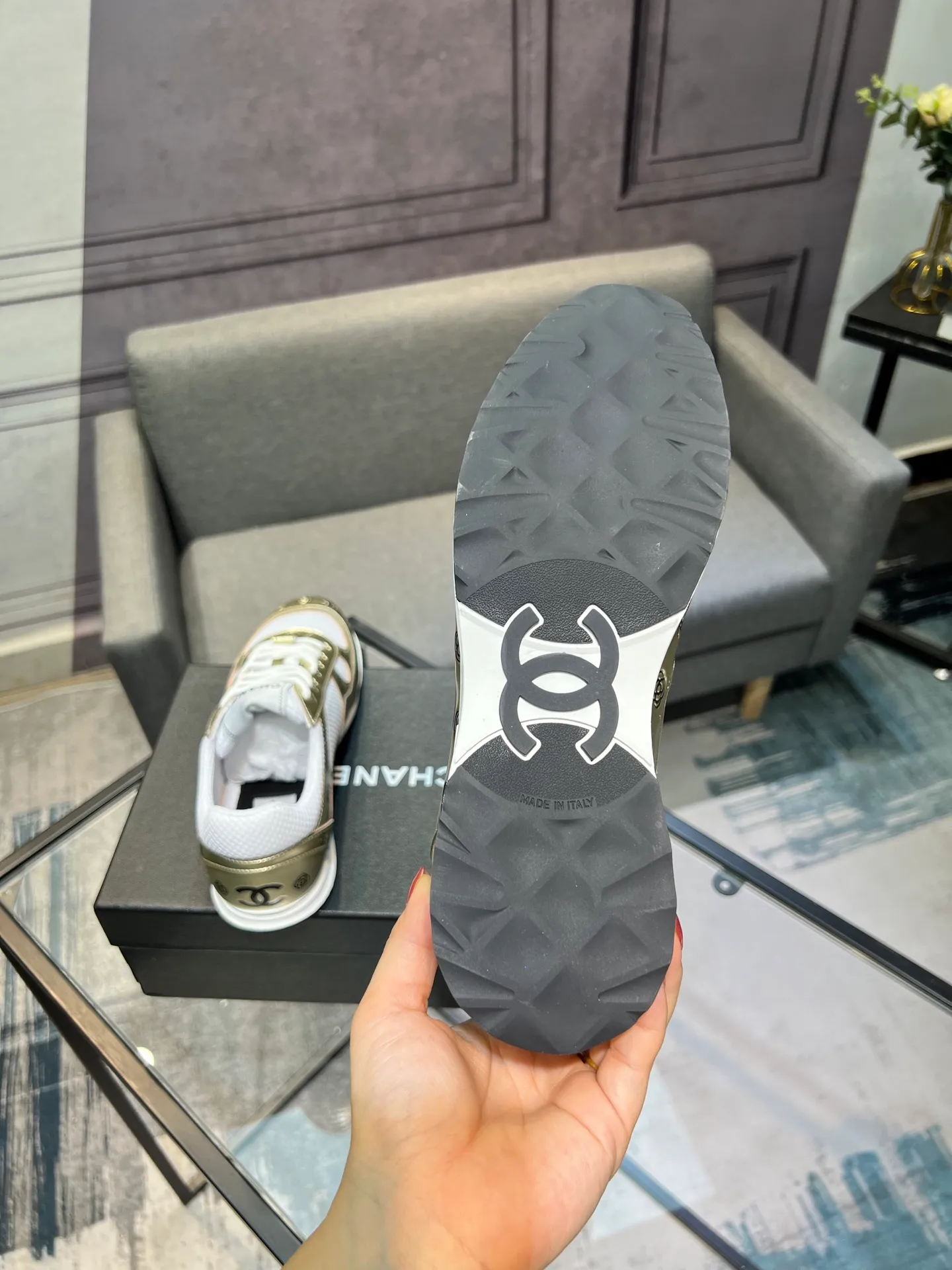 Men's men's shoes 💰640 Exclusive real shot (top version) CHANEL Chanel 2025ss color matching thick-soled casual sports shoes and sneakers. The counter is synchronized. The counter is very popular. A shoe that is very difficult to buy. The most popular thick-soled panda shoes on the Internet. It can be imagined that Xiaoxiang control can't miss it. It has both good looks and comfort. Simple and versatile white shoes. The thick sole increases the height and is super versatile. Close your eyes and wear it. Whoever wears it will look better. Upper: calfskin Lining: imported sheepskin lining Outsole: TPU original outsole Size: 35-44 (customized for women 41 and 40, and 45 for men)